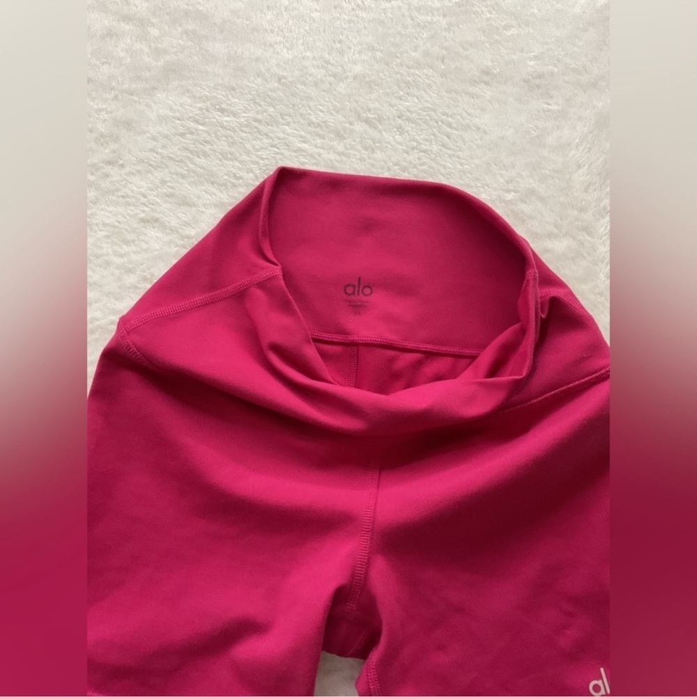 ALO Yoga Women's Vibrant Pink Bike Shorts - Picture 5 of 5